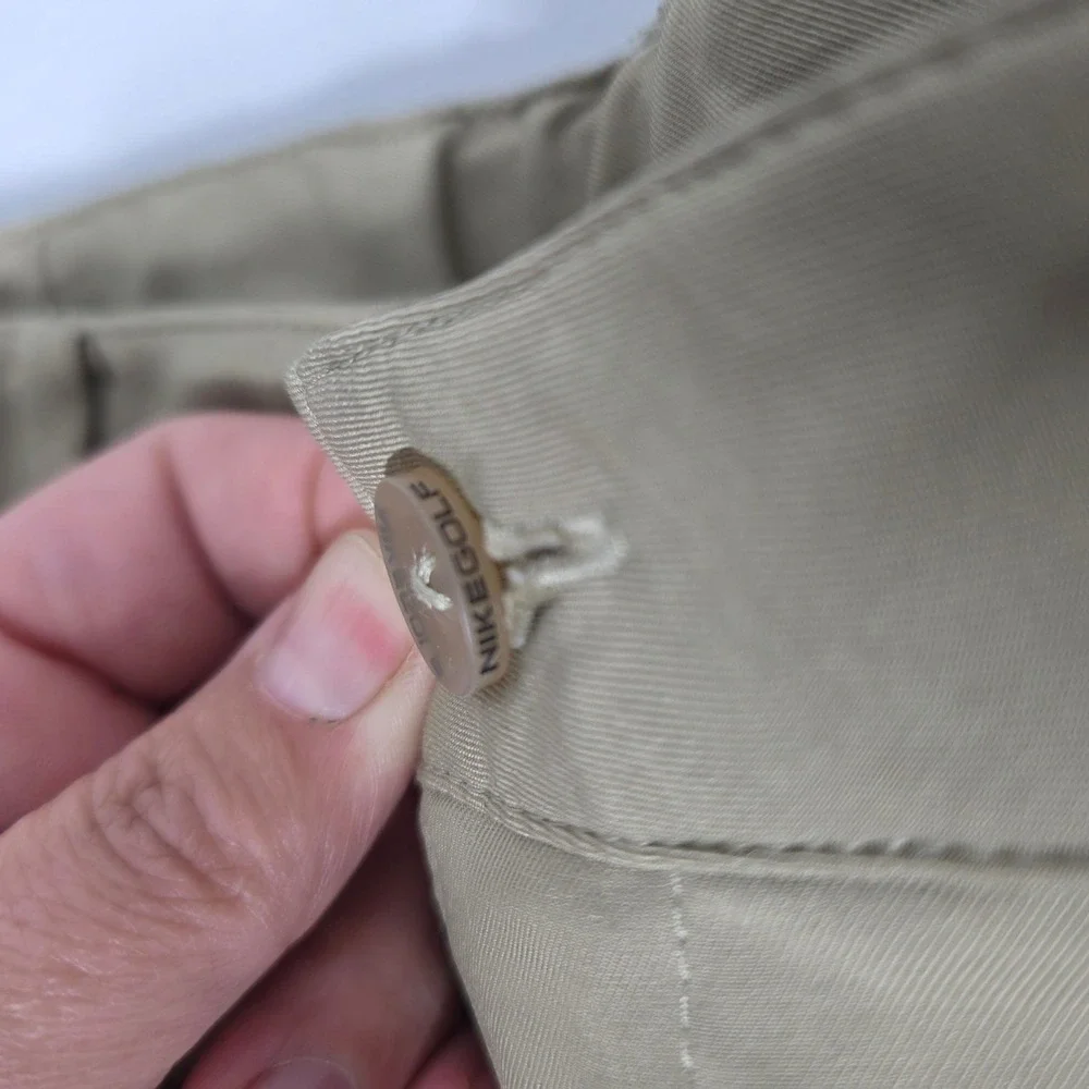 Nike Golf Dri-FIT Shorts Boy's Large Khaki Tan Flat Front Performance Activewear
